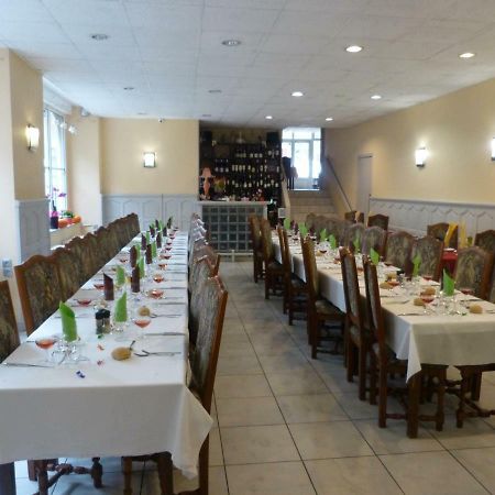 Le Lion D'Or Hotell Saint-Chély-dʼApcher Eksteriør bilde